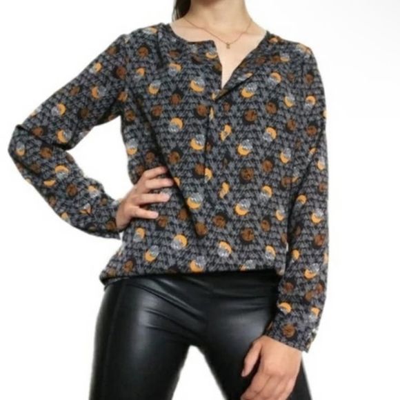 CAbi Tops - Cabi Black Eclipse Moon Blouse Women’s Size S Celestial Lunar #3131. EUC!